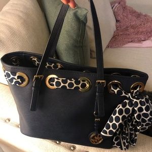Michael Kors Jet Set Medium Scarf Tote